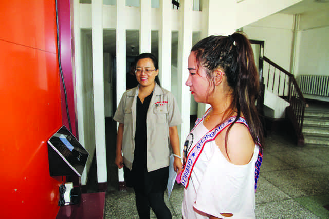 為加強(qiáng)公司機(jī)關(guān)基礎(chǔ)管理，公司機(jī)關(guān)自本月1日起實(shí)行考勤刷臉管理制度