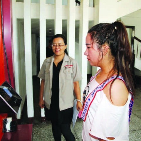 為加強(qiáng)公司機(jī)關(guān)基礎(chǔ)管理，公司機(jī)關(guān)自本月1日起實(shí)行考勤刷臉管理制度